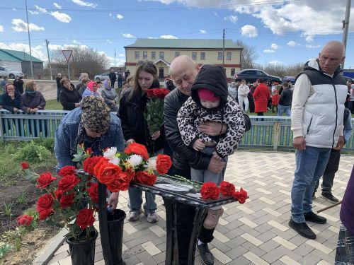 В память о героях: открыты мемориальные доски в Мокрой Савалеевке Буинского района (фоторепортаж)