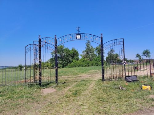 В селе Степановка Буинского района строится часовня на местном кладбище (фоторепортаж)