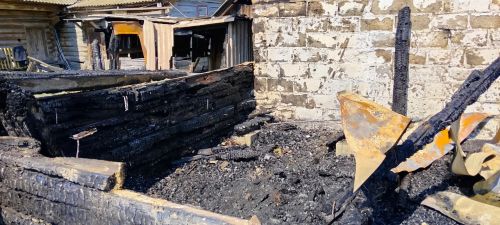 В селе Мокрая Савалеевка Буинского района сгорели сараи двух соседей