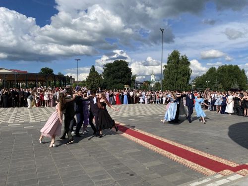 Выпускные вечера в Буинском районе: 141 аттестат, 33 медалиста (фоторепортаж)