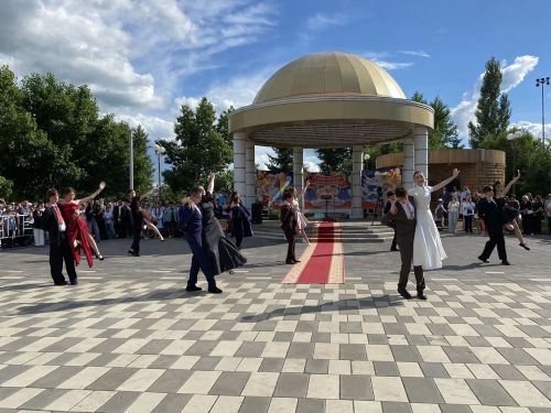 Выпускные вечера в Буинском районе: 141 аттестат, 33 медалиста (фоторепортаж)