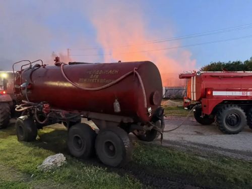 В селе Мокрая Савалеевка Буинского района из-за пожара сгорели два дома