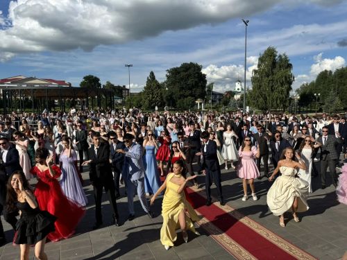 Выпускные вечера в Буинском районе: 141 аттестат, 33 медалиста (фоторепортаж)