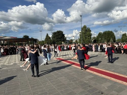 Выпускные вечера в Буинском районе: 141 аттестат, 33 медалиста (фоторепортаж)