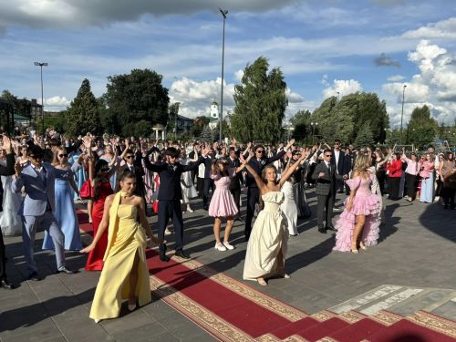 Выпускные вечера в Буинском районе: 141 аттестат, 33 медалиста (фоторепортаж)