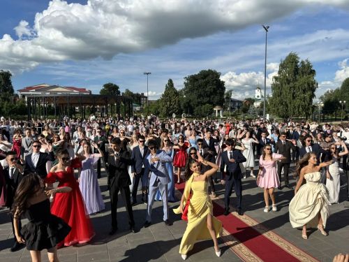 Выпускные вечера в Буинском районе: 141 аттестат, 33 медалиста (фоторепортаж)
