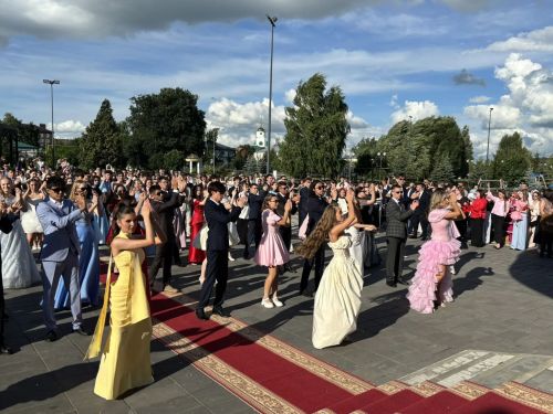Выпускные вечера в Буинском районе: 141 аттестат, 33 медалиста (фоторепортаж)