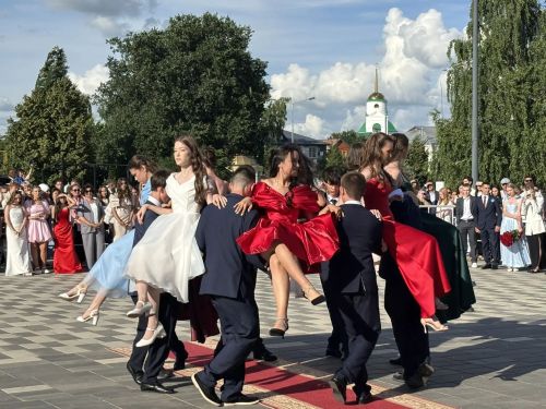 Выпускные вечера в Буинском районе: 141 аттестат, 33 медалиста (фоторепортаж)