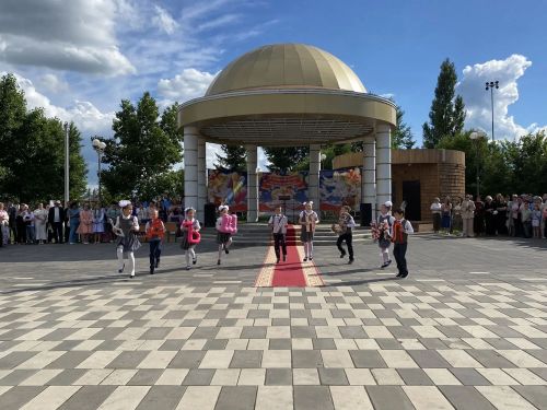 Выпускные вечера в Буинском районе: 141 аттестат, 33 медалиста (фоторепортаж)