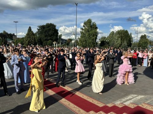 Выпускные вечера в Буинском районе: 141 аттестат, 33 медалиста (фоторепортаж)