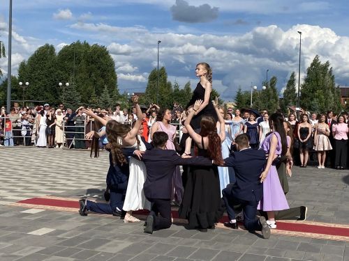 Выпускные вечера в Буинском районе: 141 аттестат, 33 медалиста (фоторепортаж)