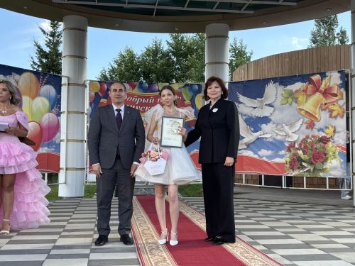 Выпускные вечера в Буинском районе: 141 аттестат, 33 медалиста (фоторепортаж)
