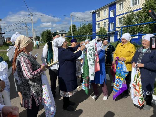 Вчера на улицах Буинска собирали подарки к Сабантую
