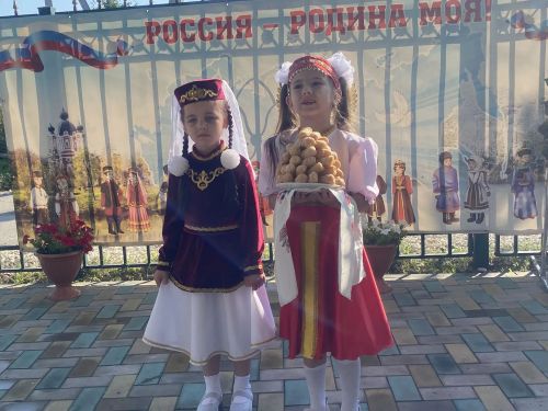 Сады, утопающие в цветах, классы, готовые к учебному году. Руководство Буинского района проверило готовность образовательных учреждений к новому учебному году