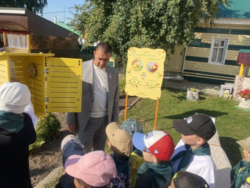 Сады, утопающие в цветах, классы, готовые к учебному году. Руководство Буинского района проверило готовность образовательных учреждений к новому учебному году