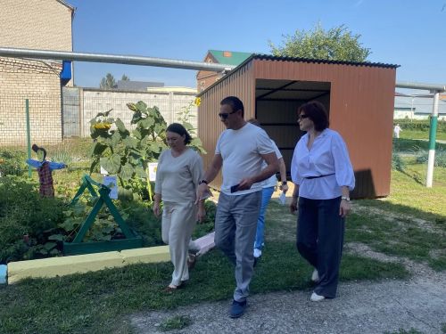 Сады, утопающие в цветах, классы, готовые к учебному году. Руководство Буинского района проверило готовность образовательных учреждений к новому учебному году