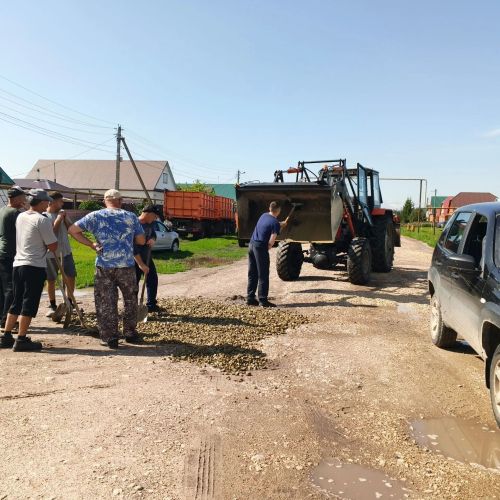 В нижненаратбашском поселении Буинска дороги  ремонтировали силами жильцов