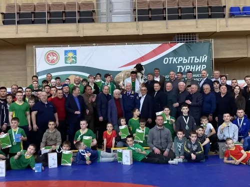В СК «Импульс» прошел турнир по борьбе «Корэш», посвящённое памяти заслуженного врача РТ, кандидата медицинских наук, министра здравоохранения РТ в 2018-2023 годы Марата Наилевича Садыкова