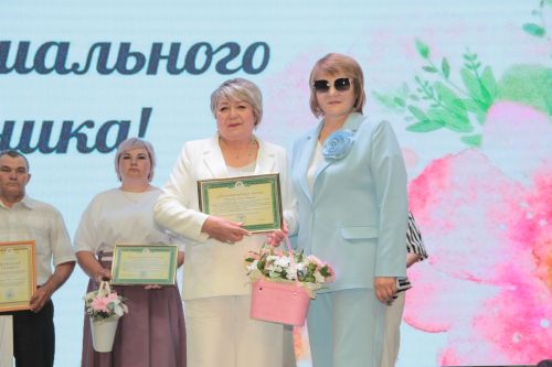 Торжественное мероприятие, посвященное Дню социального работника с участием заместителя министра труда, занятости и социальной защиты РТ Эндже Ниязовной Нигметзяновой