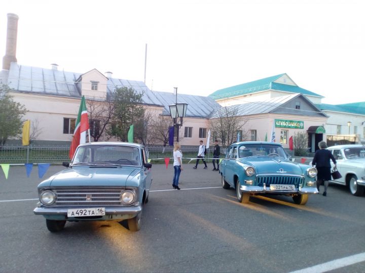 Сегодня в Буинск приехал  авторетроклуб «ГАЗ-21 Волга».  Коллекцию Советских автомобилей можно будет увидеть и завтра (+фото)