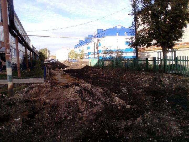 С какой целью копают землю во дворе дома №18 по улице Арефьева (+ фото)