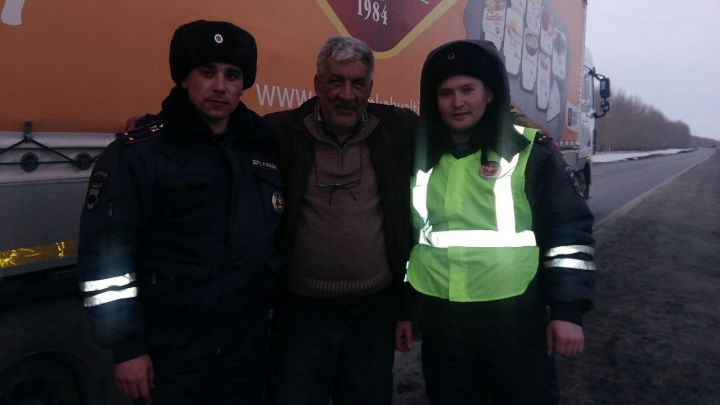 За что водитель фуры из Турции благодарил буинских инспекторов? (ФОТО, ВИДЕО)