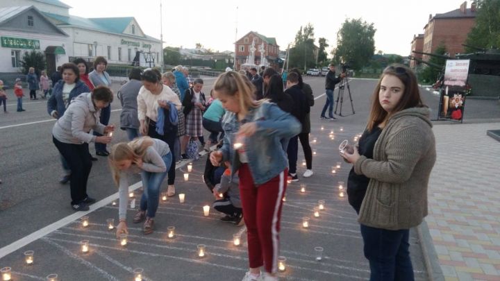 В Буинске прошла акция "Зажги Свечу памяти"