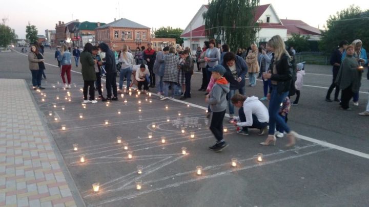 В Буинске прошла акция "Зажги Свечу памяти"