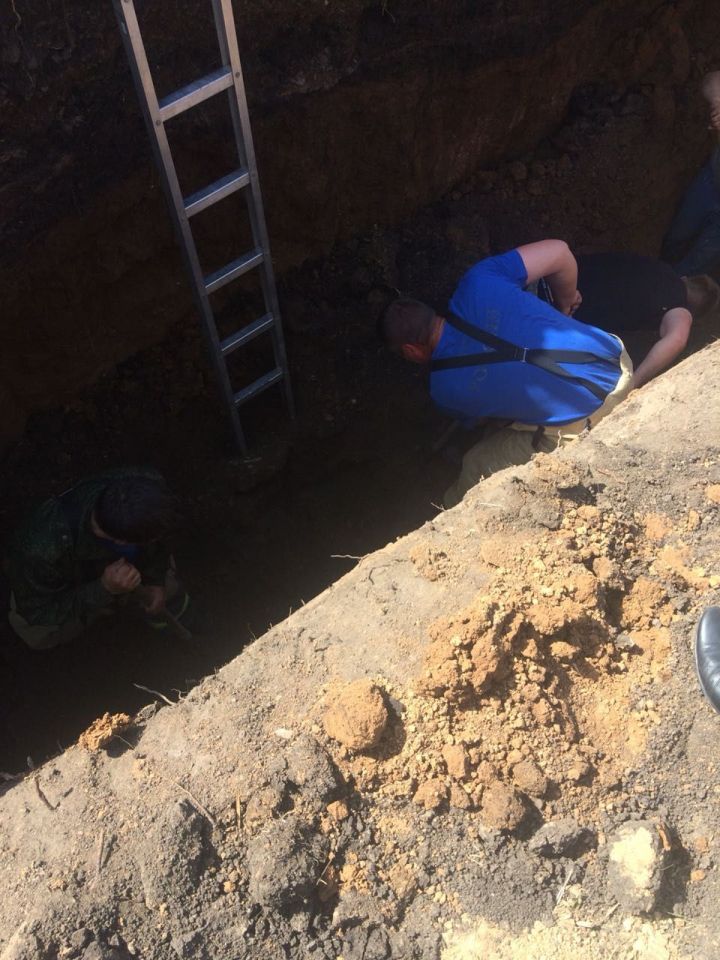 Буинские спасатели пришли на помощь в вызволении мужчины, заваленного землёй во время ремонта (+фото)