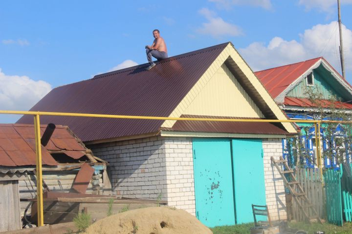 Адав-Тулумбаевцы устраняют последствия урагана (+ фото)