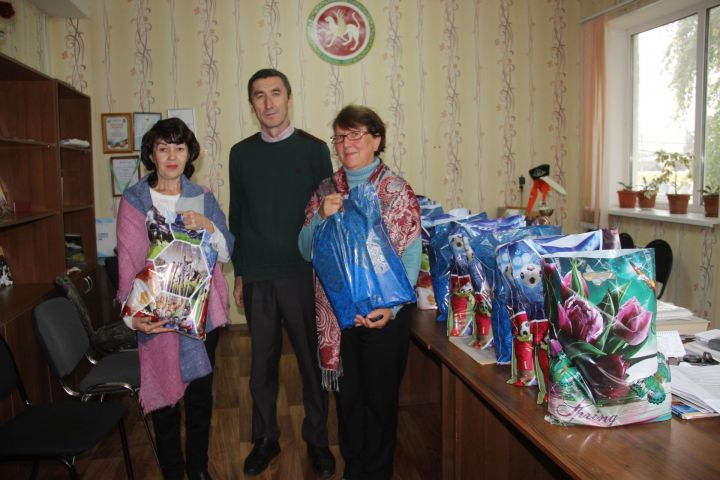 Руководитель «Буинск-информ» Гакиль Камалетдинов поздравил  пожилых 