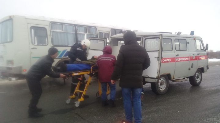 Сегодня на автодороге «Казань-Ульяновск" произошло ДТП, пострадавшего доставили в Буинскую ЦРБ (+фото)