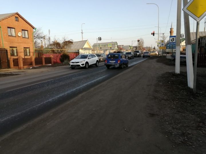 Сегодня утром на пересечении улиц Вахитова и Ефремова произошла авария с участием четырех автомобилей (+фото)