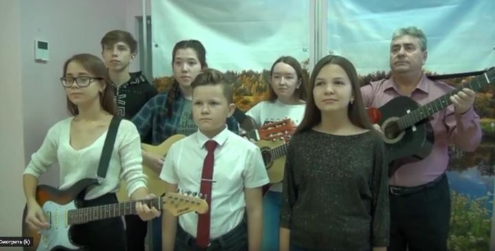 Группа «Зеркала» в честь наступления зимы для всех жителей Буинска исполнила свою песню «Зимушка-зима» (ВИДЕО)