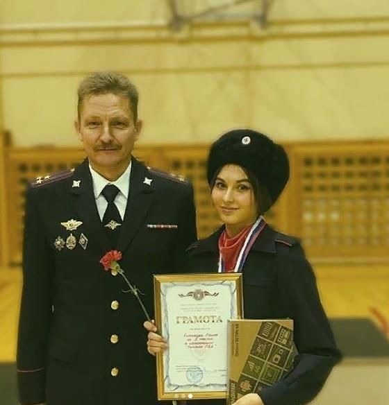 Полицейские Татарстана наградили ученицу из Буинска (+фото)