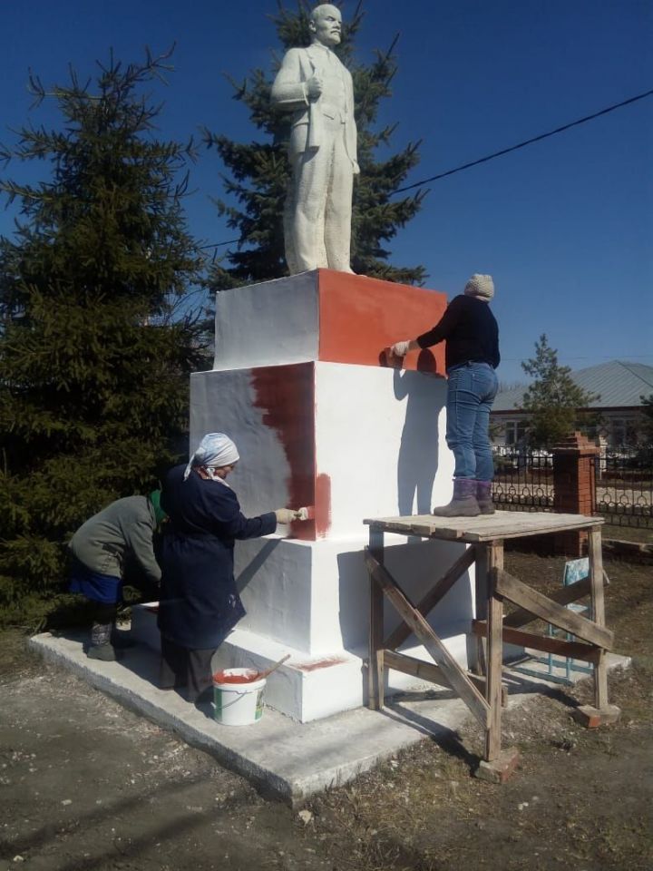 Сегодня – в день рождения Ленина в Черки-Кильдуразах отремонтировали его памятник (+ фото)