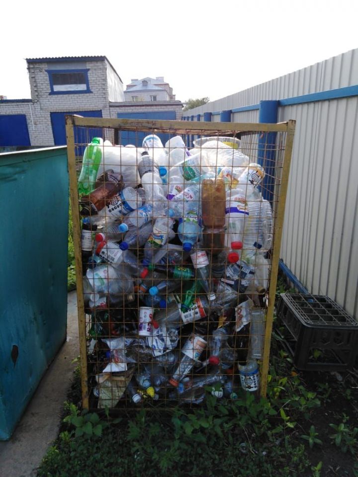 Жители улицы К. Зыятдинова Буинска за раздельный сбор пластиковой посуды