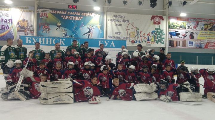 Сегодня в ледовом дворце "Арктика" состоялась встреча с хоккеистами хоккейной команды "Ак Барс" (+фото)