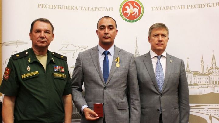Руководитель исполкома Буинского района Ранис Камартдинов награжден медалью Министерства обороны РФ