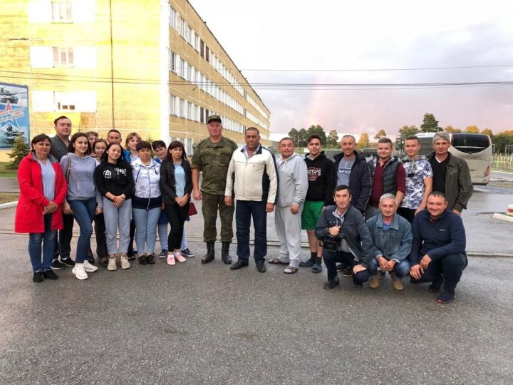 Делегация Буинского района прибыла в подшефную воинскую часть 31612 в п.Елань Свердловской области (+фото)