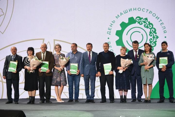 Семья Акбашевых из Буинска получила награду «Лучшая династия машиностроительной отрасли» 