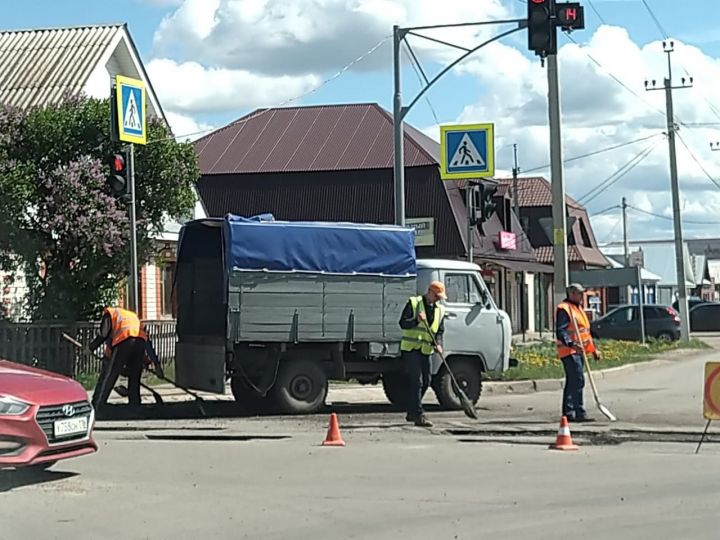 В Буинске дорожники вышли на ремонт дорог в городе