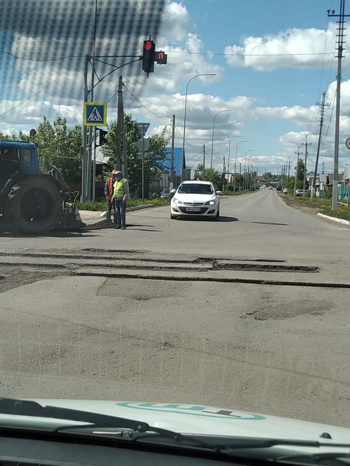В Буинске дорожники вышли на ремонт дорог в городе