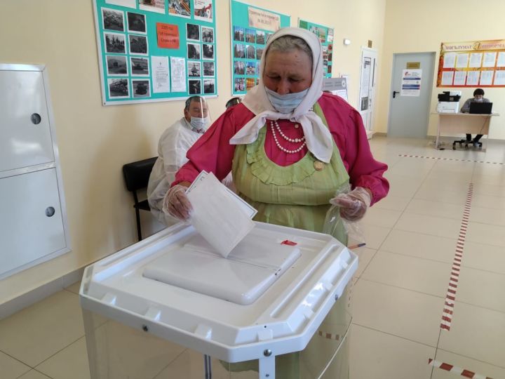 &nbsp;Валентина Кильдюшова из Чувашских Кищак несмотря на возраст сама пришла на участок для голосования (+ фото)
