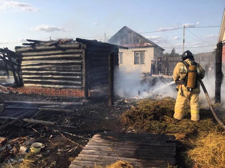 В Буинском районе сегодня сгорела баня