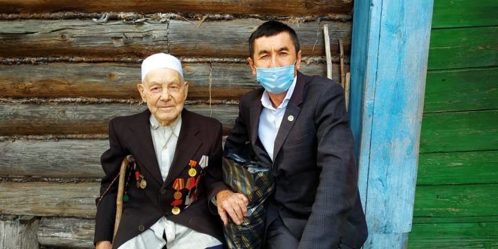 «Буинск-информ» поздравил коллег-ветеранов с Днем пожилых (+ фото)