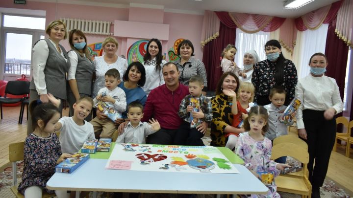 Ранис Камартдинов по традиции в преддверии декады инвалидов посетил особенных детей
