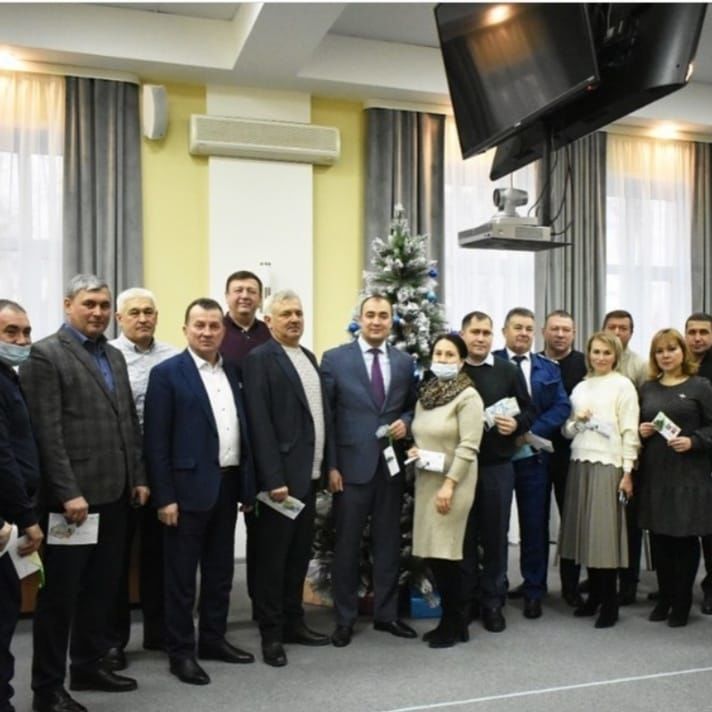 Глава района Ранис Камартдинов сегодня принял участие в районной акции "Ёлка желаний" и выразил пожелание, чтобы и другие присоединись к благородной миссии +фото