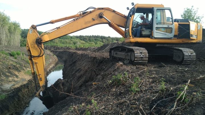 В Буинске продолжается очистка речки Безымянной  (+фото)