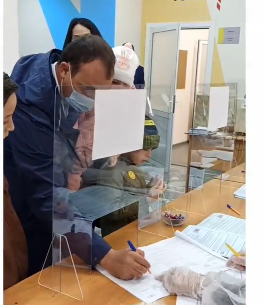 На своём избирательном участке проголосовал Ранис Камартдинов (+фото)